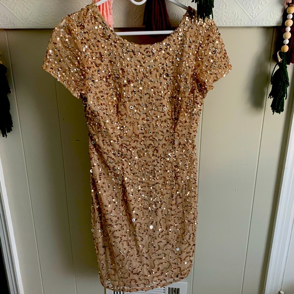 Adrianna Papell Dresses & Skirts - Gold sequined adrianna papell knee length dress